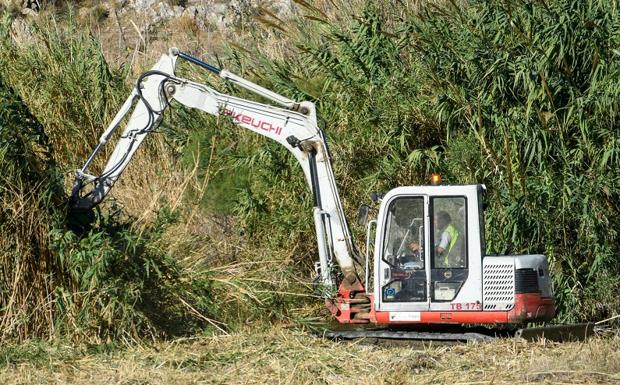 La Junta ultima la limpieza de una decena de ramblas en Motril