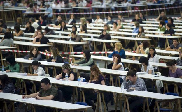 Andalucía convoca 2.351 plazas de empleo en su Administración General