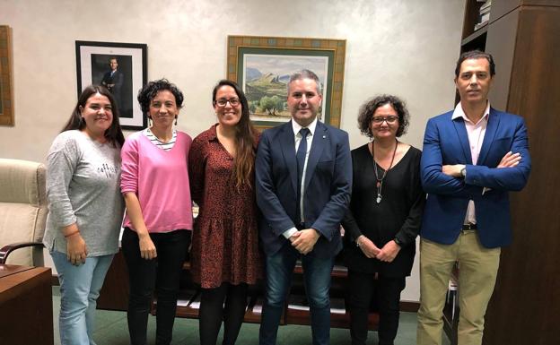 Educación ya ha tramitado 2.400 solicitudes de becas para apoyo pedagógico