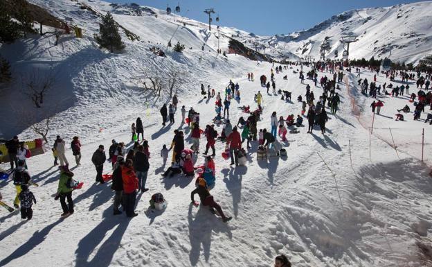 ¿Quieres trabajar en Sierra Nevada? Cetursa abre la bolsa con 464 plazas para la nueva temporada