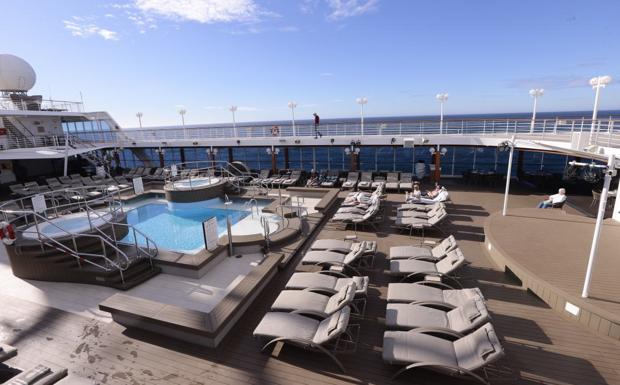 Un nuevo crucero de lujo llega a Motril con 700 pasajeros