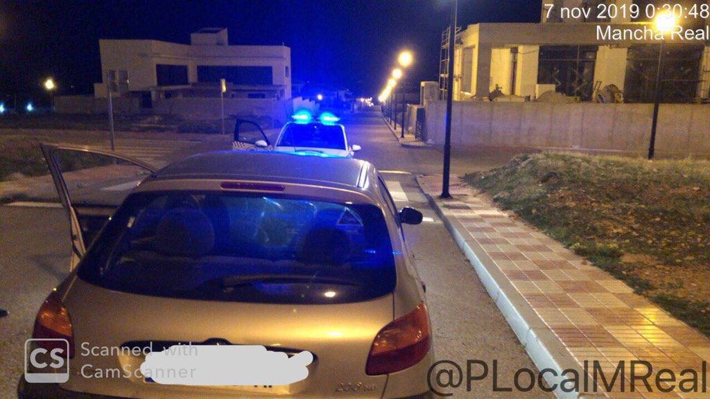 Un menor roba las llaves del coche a sus padres y lo interceptan conduciendo de forma negligente