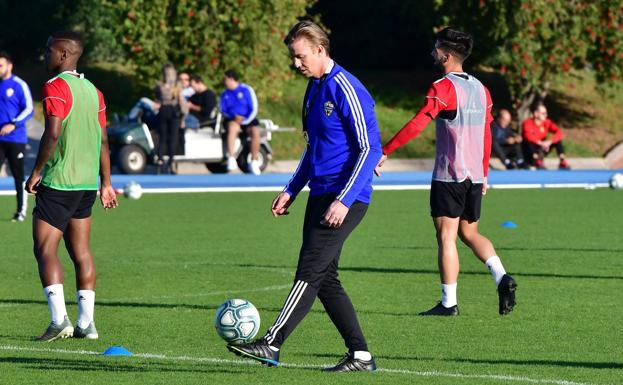 El Almería quiere darle al Zaragoza 'donde más le duele'