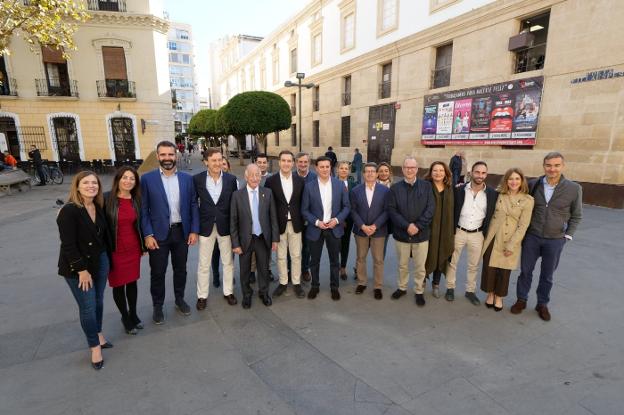 Bajadas de impuestos y el problema catalán, en el cierre de campaña del PP de Almería