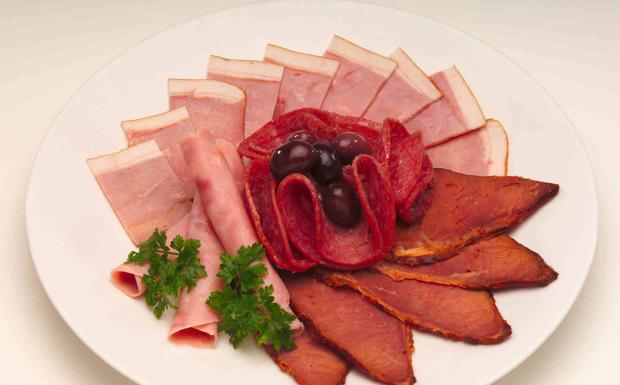 Sanidad alerta sobre un conocido fiambre de cerdo que puede ser peligroso para la salud, distribuido en media España