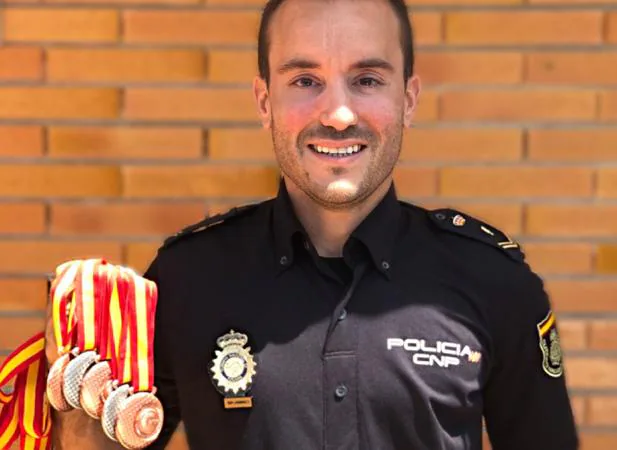 Gabriel Barata, el policía nacional que arrasa sobre patines en todo el mundo