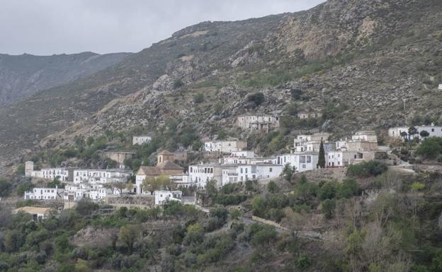 El PSOE se impone con claridad en la Alpujarra, pero Vox es el que más sube
