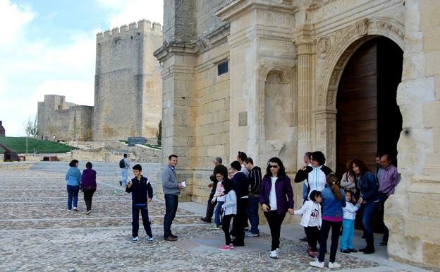 Dos de cada tres visitantes que vienen a la provincia no pagan por hospedarse
