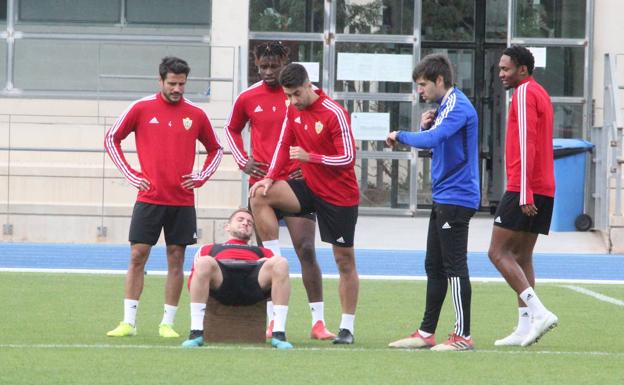 El Almería trabaja para olvidar el empate y acordarse de ganar