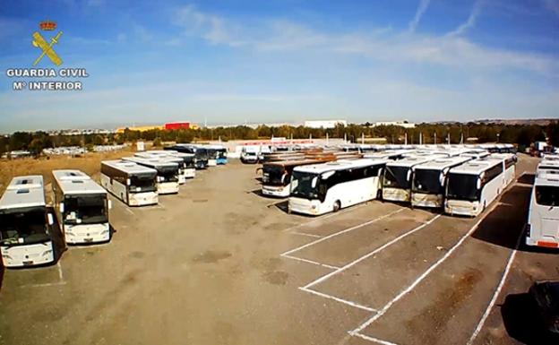 Gana 3,2 millones de euros usando 19 autobuses de forma ilegal para transportar pasajeros