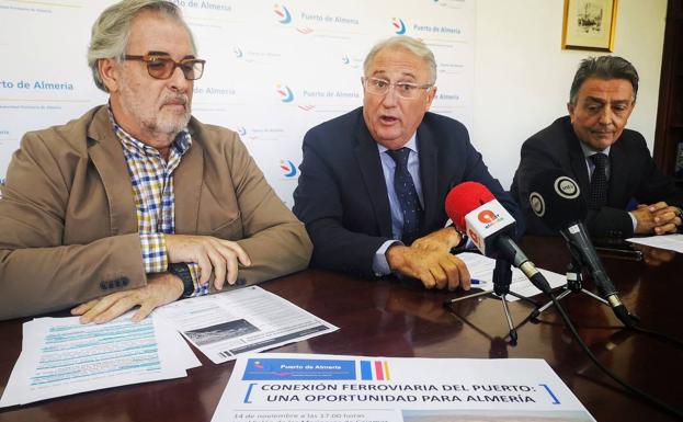 El Puerto de Almería ultima el proyecto para llevar el tren hasta los muelles cuando sea rentable
