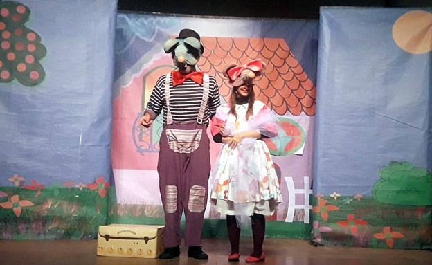 Teatro en inglés para 500 estudiantes en Quesada