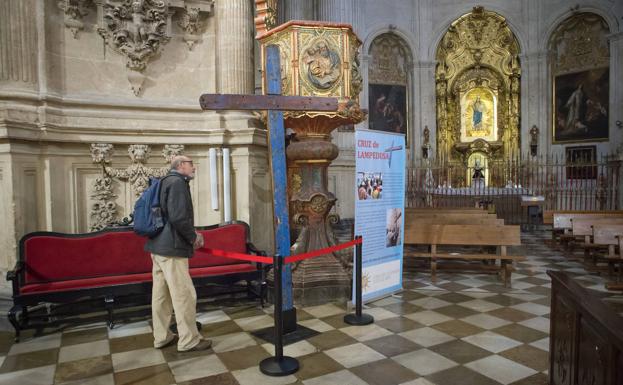 La Cruz de Lampedusa, fabricada con restos de naufragios, recorre la provincia de Granada