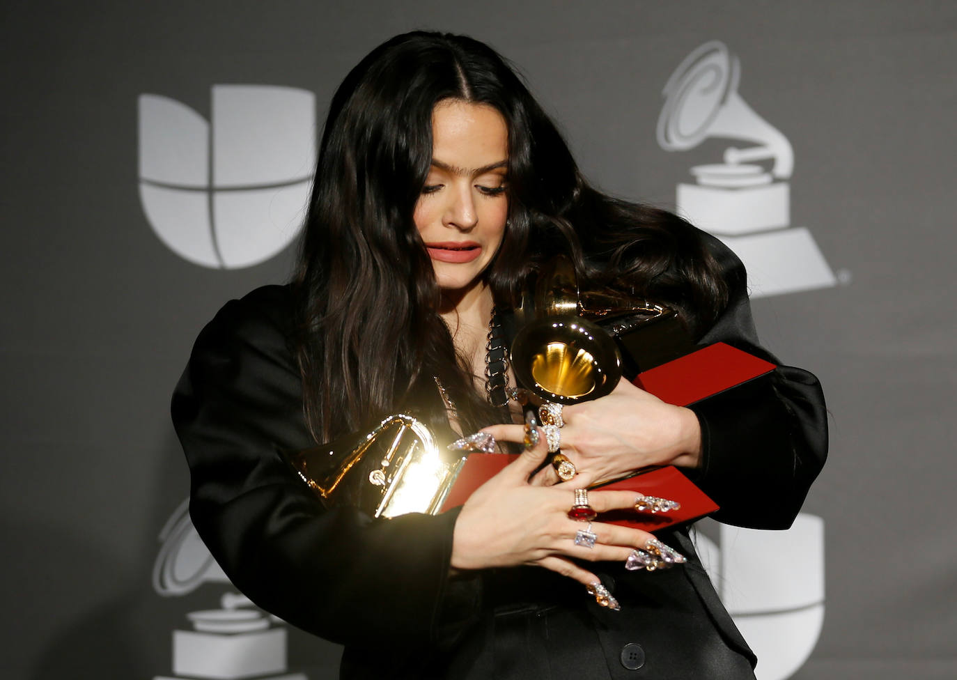 Rosalía reina en los Grammy Latinos