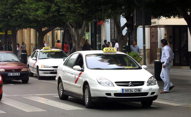 Almería, entre las ciudades más baratas de España para coger un taxi