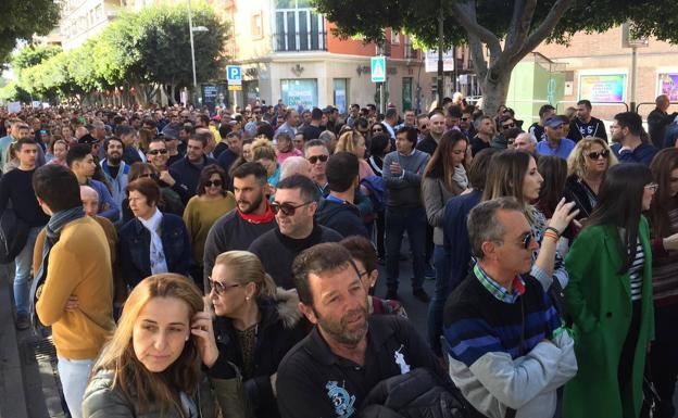 La crisis en el campo lleva al cierre patronal y a trece mil personas a manifestarse en la capital