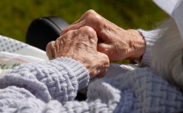 Dos ancianos denunciados por abuso a una mujer de 71 años en una residencia