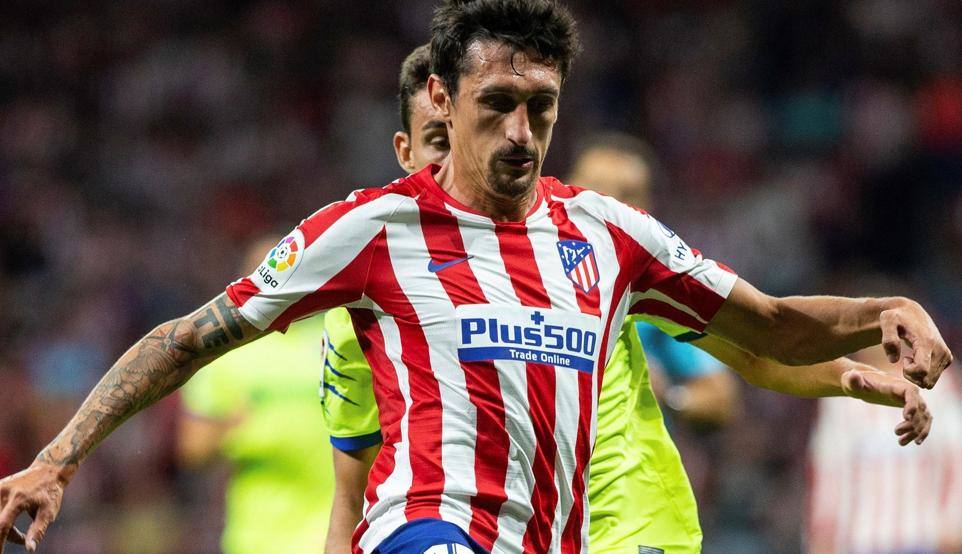 Savic se retira del último entrenamiento del Atlético y Trippier se reincorpora