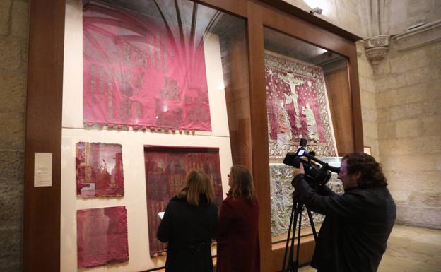 La Junta restaura el estandarte de los Reyes Católicos que se exhibe en la Capilla Real