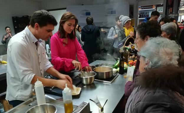Granada prueba los platos ecológicos de Sergio Fernández, cocinero de TVE