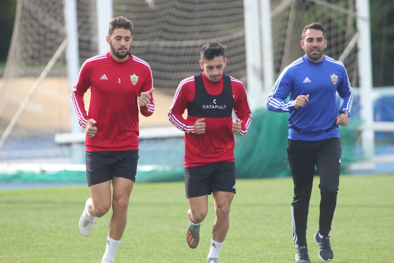 El Almería recupera a Iván Martos y Petrovic, que apuntan a titulares