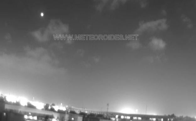 Captan en Granada una gran bola de fuego procedente de un cometa a 54.000 kms/h