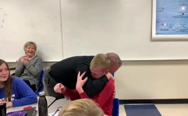 La tierna emoción de un niño de 12 años al descubrir los colores por primera vez en su vida