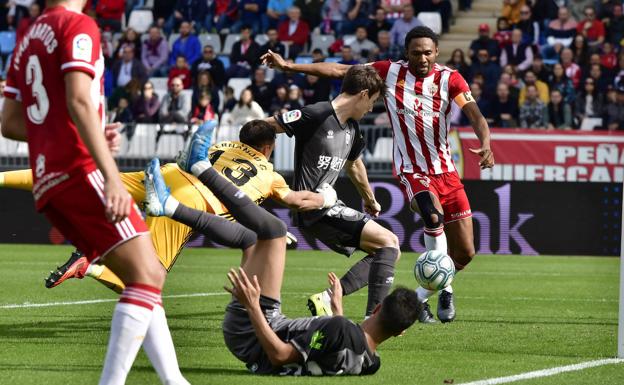 El Almería supo «sufrir y apretar los dientes» ante el Numancia