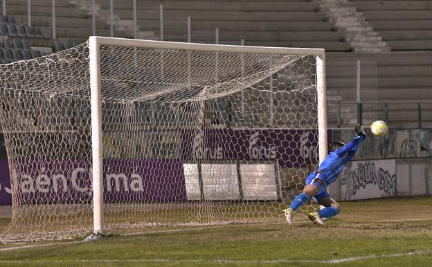 El Real Jaén rompe una racha de dos años marcando en competición liguera en casa