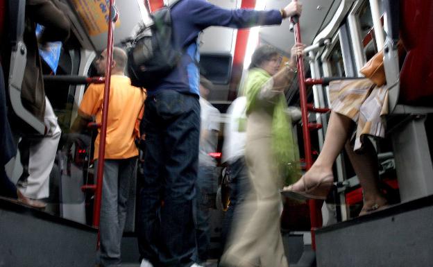 El bus 'búho' de Granada parará donde pidan las mujeres para evitar situaciones de violencia de género