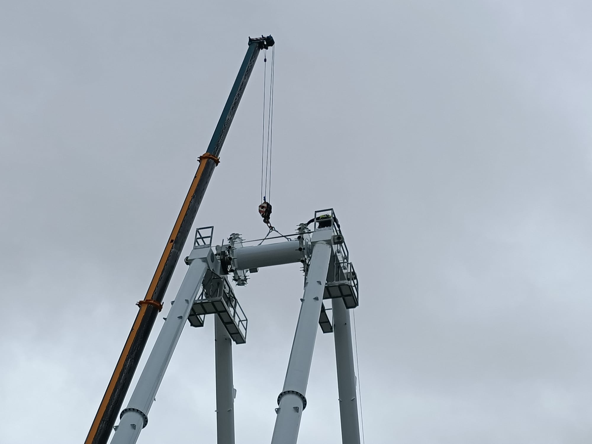 Empiezan a levantar la gran noria del centro de Granada