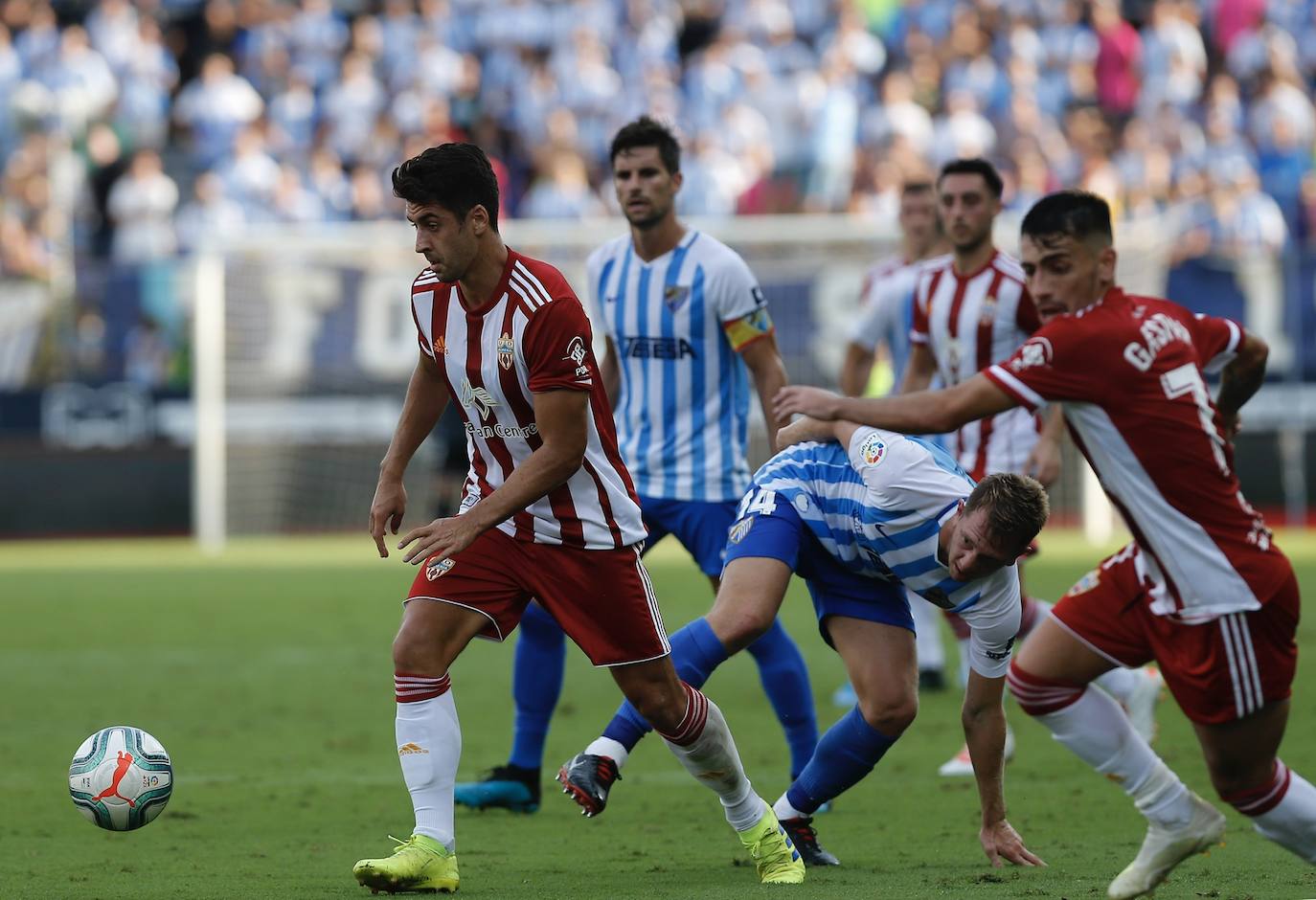 César de la Hoz 'retrocede' a sus 20 años; debutó con esa edad en Segunda A con el Racing