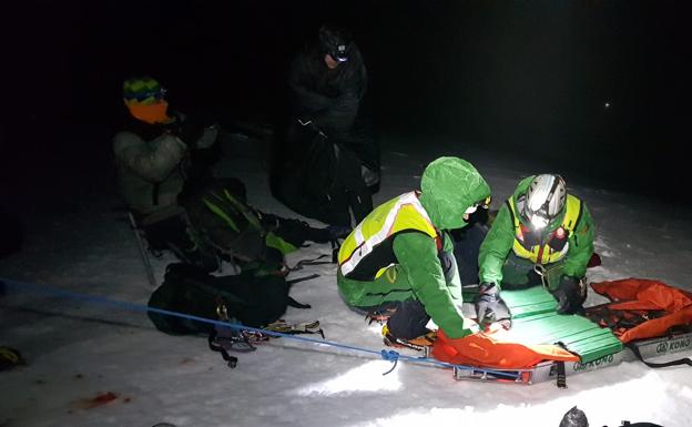 Rescatado un montañero que había caído por un barranco en la zona de Capileira