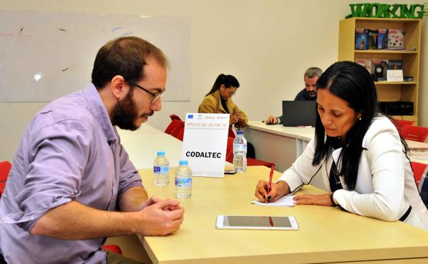 Encuentro entre profesionales en Linares dentro de una misión inversa con Colombia