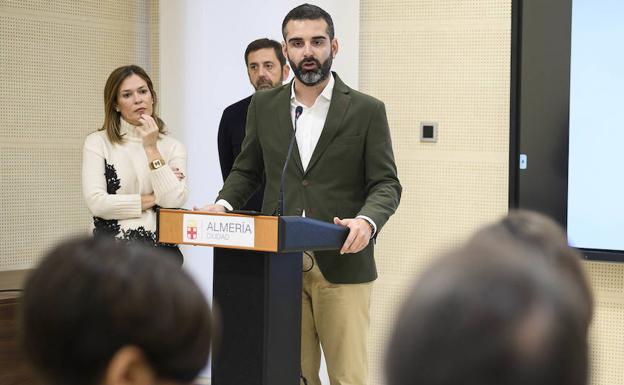 Vázquez da dos semanas para rehacer el pliego de ayuda a domicilio y calma a las empleadas