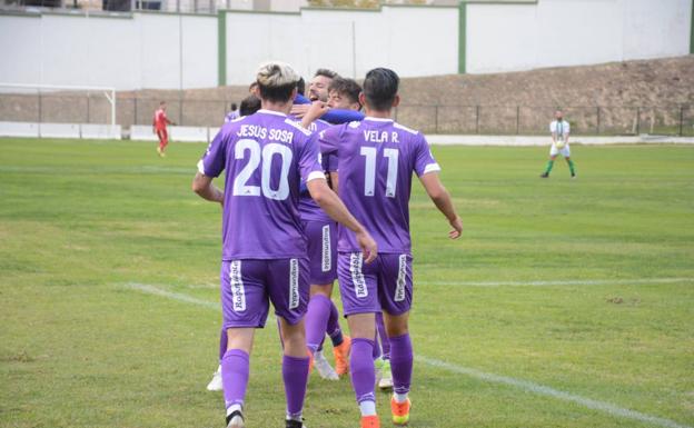 El Real Jaén recupera la sonrisa y el fútbol ante el Antequera CF