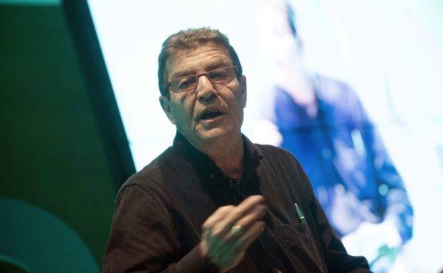 «Condeno a los chavales a que aprendan a leer y a escribir, no hay que ser un genio para ver que algo falla»