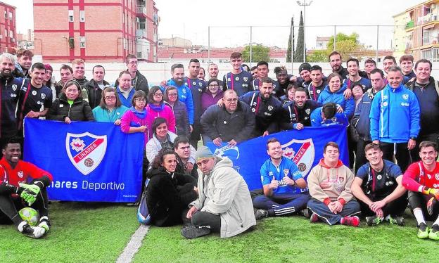 Integrantes del centro Luis Caro y jugadores del Linares pintarán un mural en Linarejos