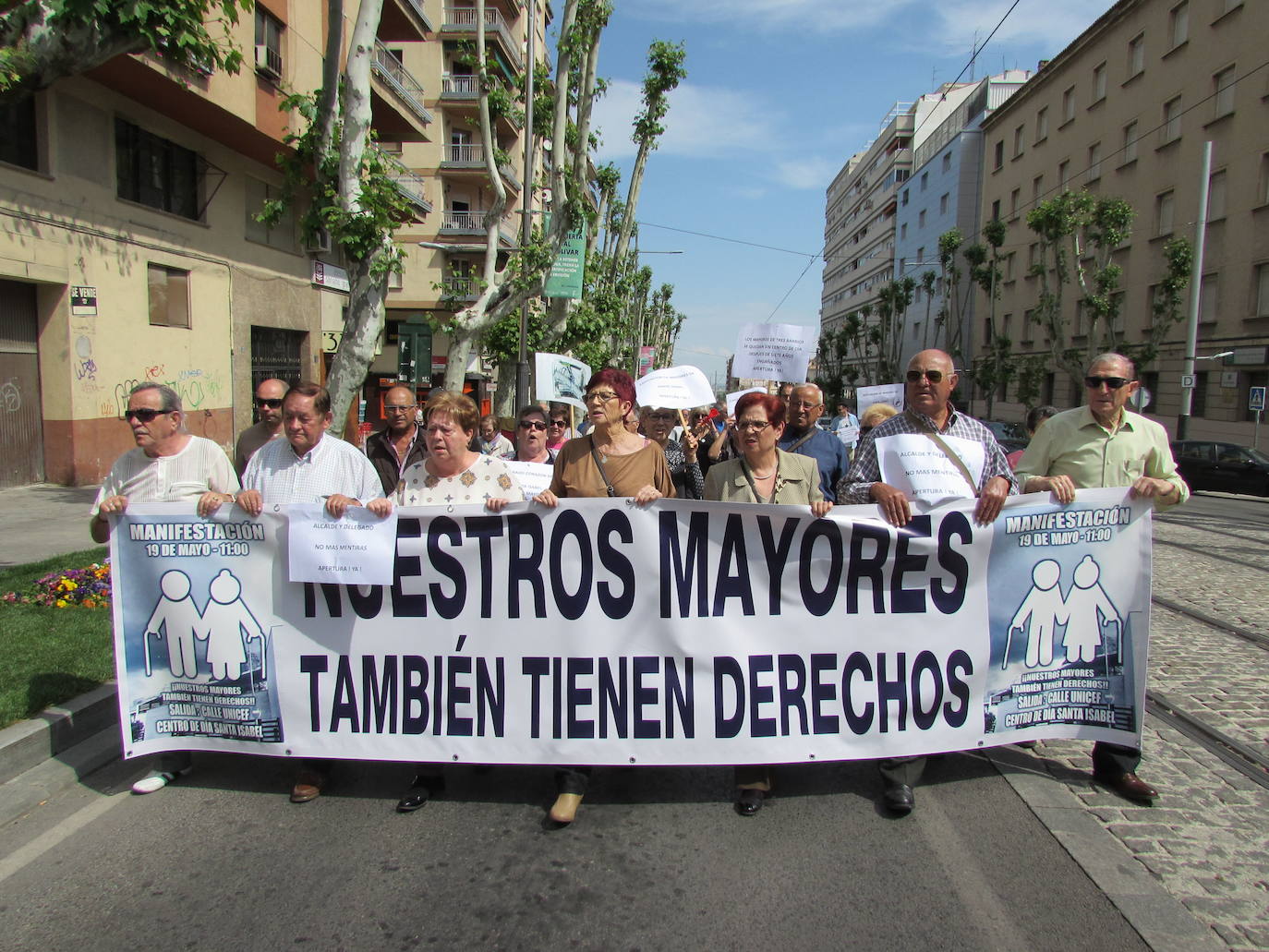 Piden una gestión de los propios vecinos para abrir el centro de mayores de Santa Isabel