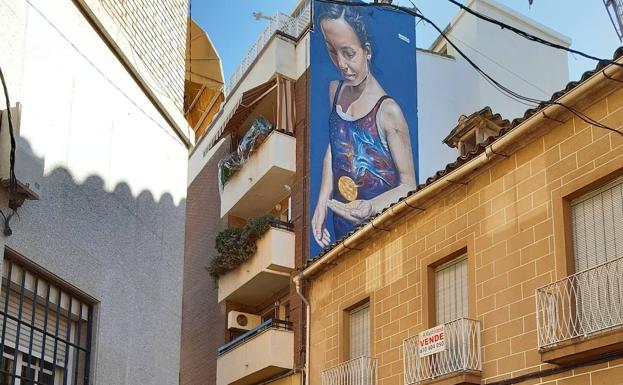 Un mural en fachada homenajea a la iglesia de la Encarnación de Bailén