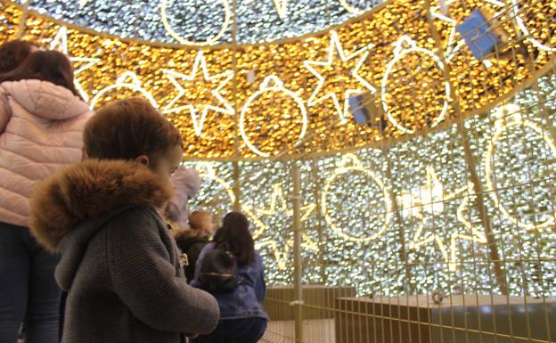 Media hora con todas las luces de Navidad de la ciudad apagadas
