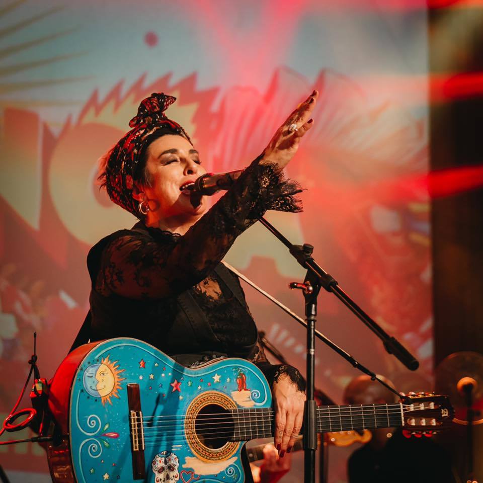 Varios grupos musicales se vuelcan con la alcalaína Amparanoia tras el robo de su equipo