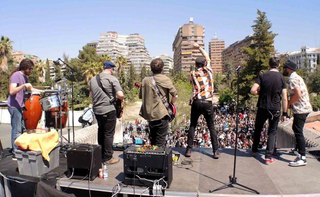 Tony Moreno 'Eskorzo': «La autoestima de mucha gente joven se mide hoy por el tamaño de las uñas postizas»