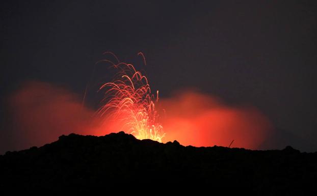 El vídeo de cómo el volcán Etna acaba de entrar de nuevo en erupción