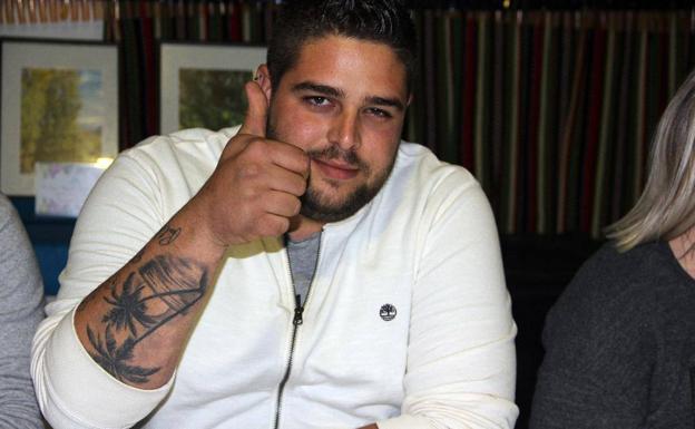 Leo Muñoz en segundos 18 huevos fritos en la Fiesta de la Matanza Yegen