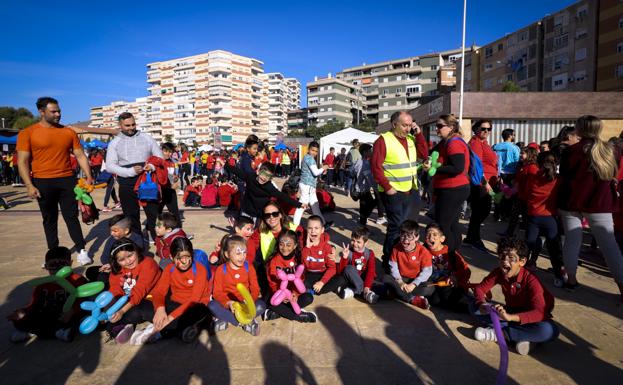 La feria de asociaciones exhibe la importante labor de los colectivos sociales de Motril