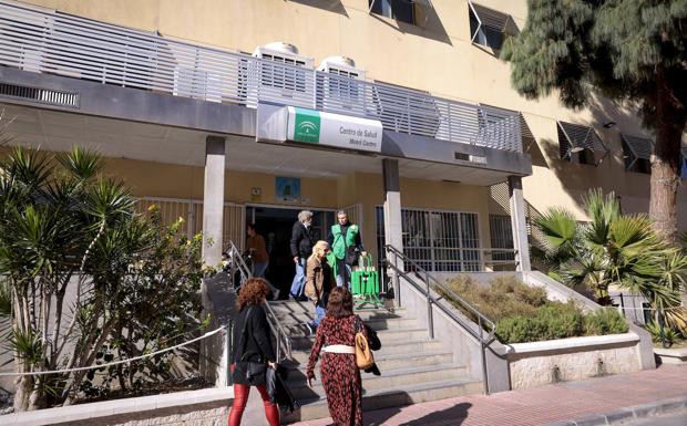 Cuatro bajas médicas sin cubrir sobrecargan las consultas del centro de salud de Motril