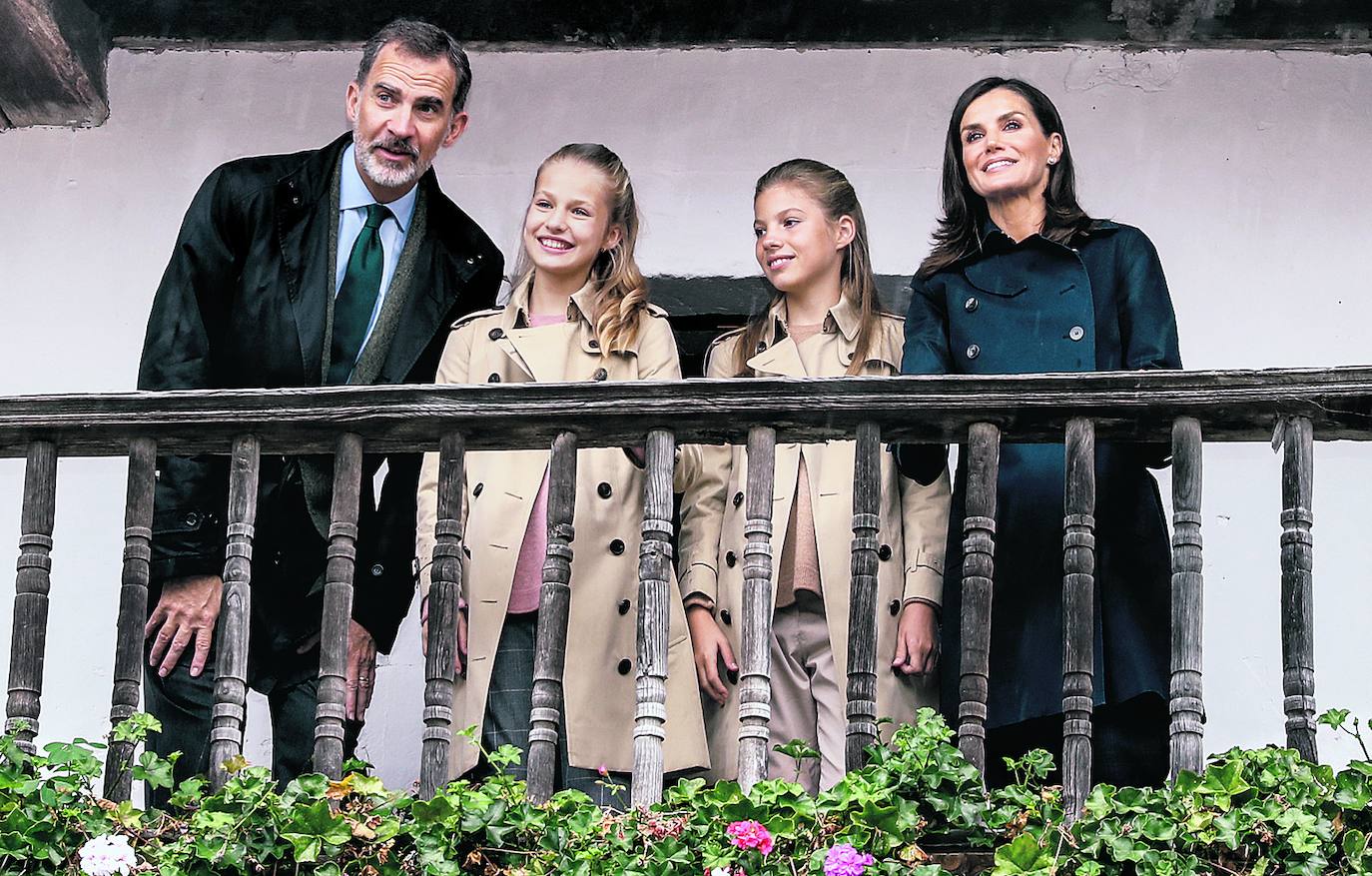 Los Reyes felicitan a los españoles con una foto en Asturias