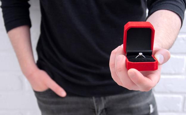 Una de cada ocho parejas se compromete en Navidad