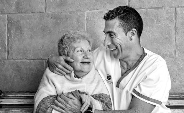 La Fundación Zayas edita un calendario fotográfico para sufragar los gastos de una sala multisensorial